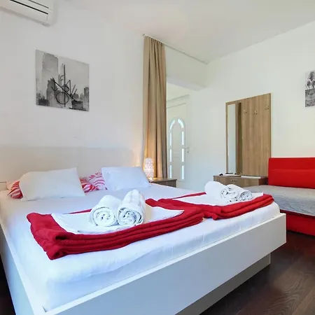Ena - Walk To Sunset Beach - 3 Bedrooms Ντουμπρόβνικ