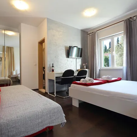 Ena - Walk To Sunset Beach - 3 Bedrooms Dubrovnik