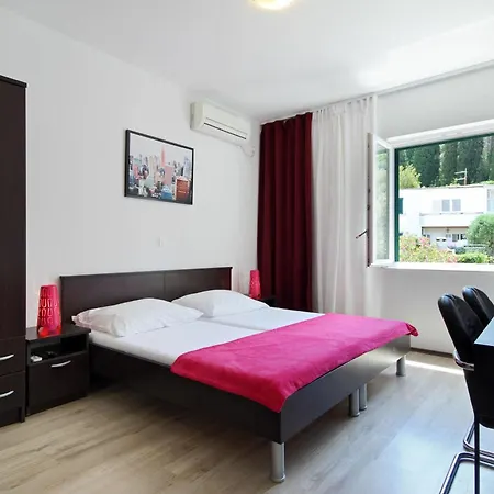 Apartment Ena - Walk To Sunset Beach - 3 Bedrooms