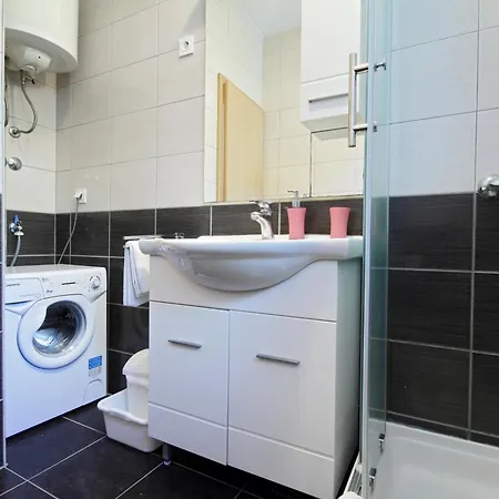 Apartman Ena - Walk To Sunset Beach - 3 Bedrooms