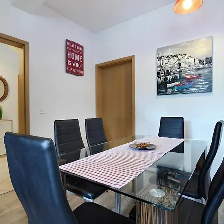 Ena - Walk To Sunset Beach - 3 Bedrooms Apartman *