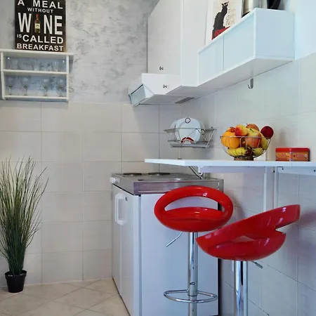 Apartman Ena - Walk To Sunset Beach - 3 Bedrooms